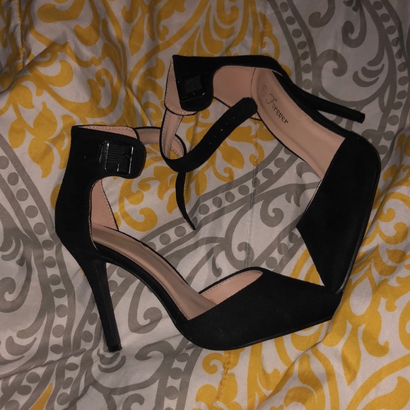 Heels - Picture 1 of 1